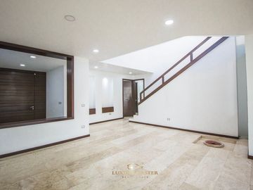 Residencia en Venta Puerta del Bosque