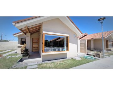 Venta de hermosas casas en condominio exclusivo, en paradero 16 - La Cruz, Quillota.