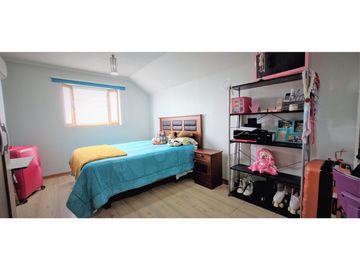 Venta de hermosa casa de cuatro dormitorios, en zona centro de Quillota.