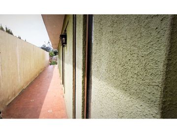 Venta de hermosa casa de cuatro dormitorios, en zona centro de Quillota.