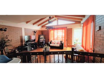Venta de hermosa casa de cuatro dormitorios, en zona centro de Quillota.