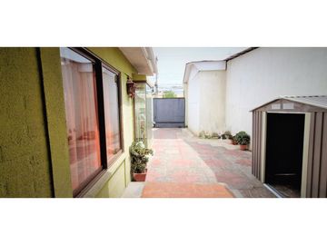 Venta de hermosa casa de cuatro dormitorios, en zona centro de Quillota.
