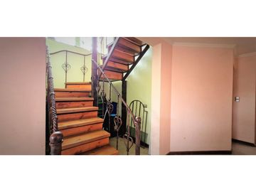 Venta de hermosa casa de cuatro dormitorios, en zona centro de Quillota.