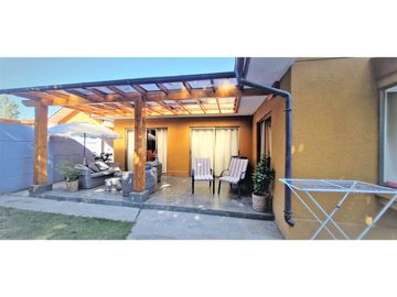 Venta de hermosa casa en condominio exclusivo, La Cruz, Quillota.