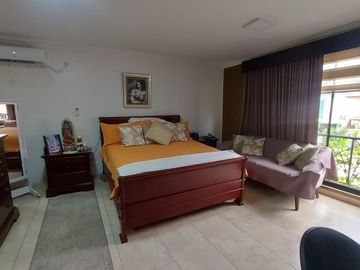 Villa de 5 dormitorios en primeros kilómetros de Samborondón