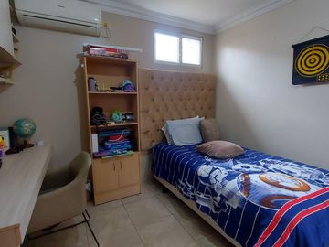 Villa de 5 dormitorios en primeros kilómetros de Samborondón