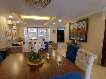 Villa de 5 dormitorios en primeros kilómetros de Samborondón