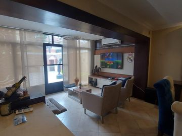 Villa de 5 dormitorios en primeros kilómetros de Samborondón
