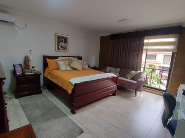 Villa de 5 dormitorios en primeros kilómetros de Samborondón