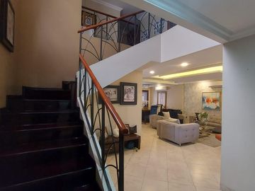 Villa de 5 dormitorios en primeros kilómetros de Samborondón