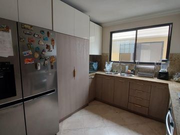 Villa de 5 dormitorios en primeros kilómetros de Samborondón