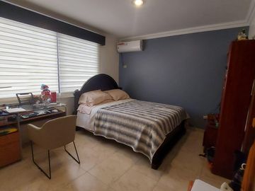 Villa de 5 dormitorios en primeros kilómetros de Samborondón