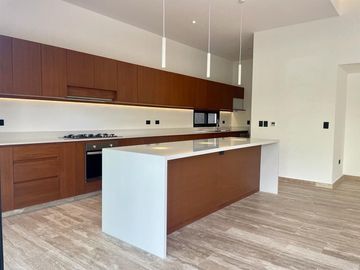 Casa en Venta de 4 recamaras - Residencial Lagos del Sol