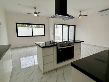 Residencial Arbolada - Casa Nueva con Alberca