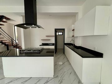 Residencial Arbolada - Casa Nueva con Alberca