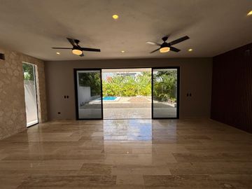 Amplia casa en venta en Residencial Lagos del Sol