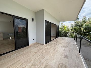 Amplia casa en venta en Residencial Lagos del Sol
