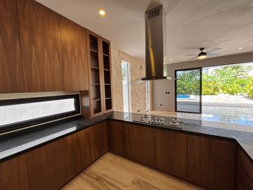 Amplia casa en venta en Residencial Lagos del Sol