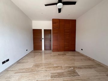 Amplia casa en venta en Residencial Lagos del Sol