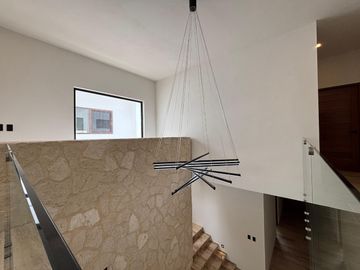 Amplia casa en venta en Residencial Lagos del Sol