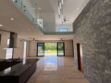 Hermosa Casa en Residencial Lagos del Sol
