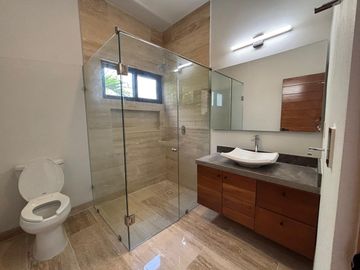 Hermosa Casa en Residencial Lagos del Sol