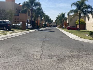 Casa en Venta en Condomio Villa Encinal, Puerta Real