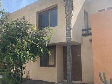 Casa en Venta en Condomio Villa Encinal, Puerta Real