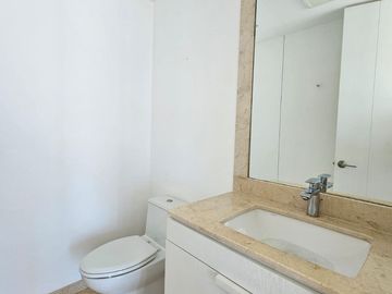 PENTHOUSE EN VENTA DE TRES HABITACIONES EN COUNTRY TOWERS