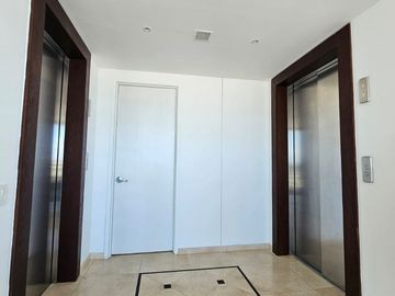 PENTHOUSE EN VENTA DE TRES HABITACIONES EN COUNTRY TOWERS