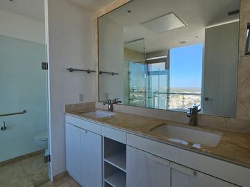 PENTHOUSE EN VENTA DE TRES HABITACIONES EN COUNTRY TOWERS