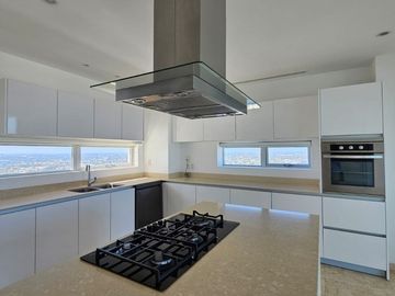 PENTHOUSE EN VENTA DE TRES HABITACIONES EN COUNTRY TOWERS