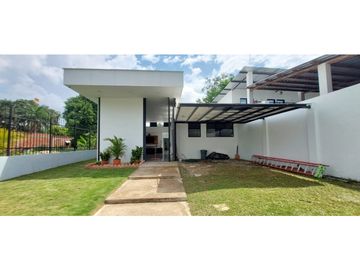 VENTA ESPECTACULAR CASA CAMPESTRE UBICADA EN RICAURTE CUNDINAMARCA