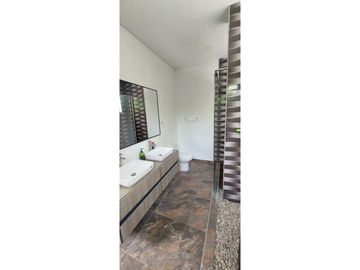 VENTA ESPECTACULAR CASA CAMPESTRE UBICADA EN RICAURTE CUNDINAMARCA