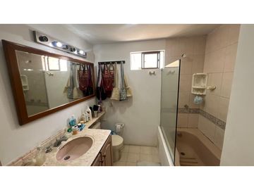 SE VENDE REMODELADO APARTAMENTO EN RIOMAR