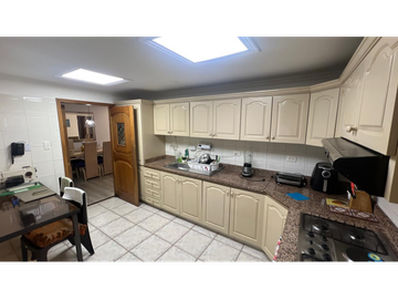 SE VENDE REMODELADO APARTAMENTO EN RIOMAR