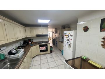 SE VENDE REMODELADO APARTAMENTO EN RIOMAR