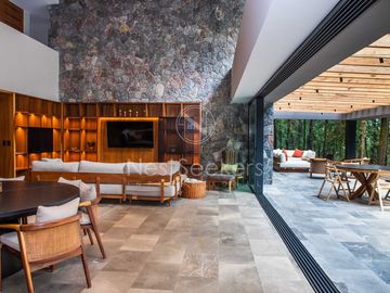 CASA MODERNA EN VENTA EN ENTORNO  BOSCOSO