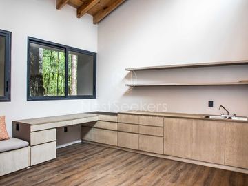 CASA MODERNA EN VENTA EN ENTORNO  BOSCOSO