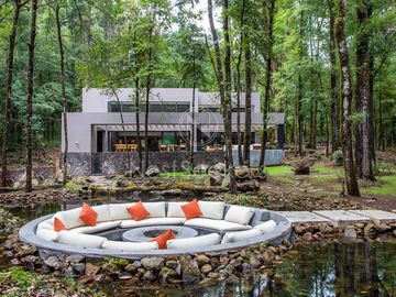 CASA MODERNA EN VENTA EN ENTORNO  BOSCOSO