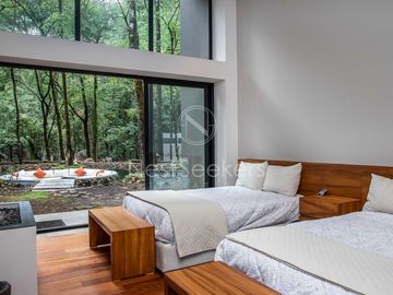 CASA MODERNA EN VENTA EN ENTORNO  BOSCOSO