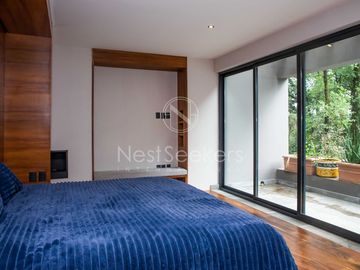 CASA MODERNA EN VENTA EN ENTORNO  BOSCOSO