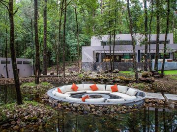 CASA MODERNA EN VENTA EN ENTORNO  BOSCOSO