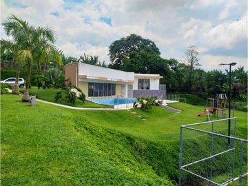 Se Vende Casa Campestre en Condominio, Vía al Caimo