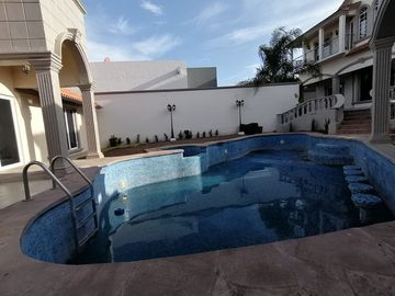 La Cañada, amplia casa con alberca y amplio cuarto de juegos