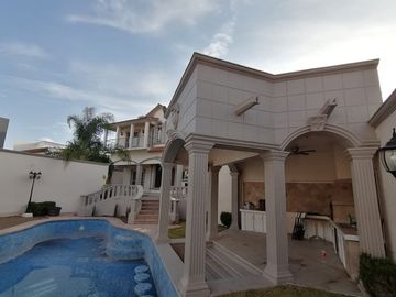 La Cañada, amplia casa con alberca y amplio cuarto de juegos