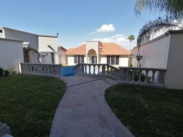 La Cañada, amplia casa con alberca y amplio cuarto de juegos