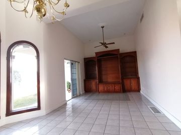 La Cañada, amplia casa con alberca y amplio cuarto de juegos