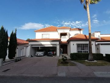 La Cañada, amplia casa con alberca y amplio cuarto de juegos