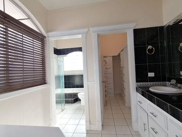 La Cañada, amplia casa con alberca y amplio cuarto de juegos